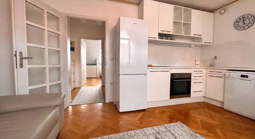 Charming City Loft Apartment Ljubljana Bagian luar foto
